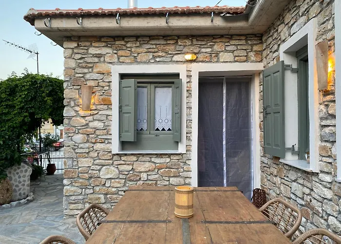 Oneiropetra Luxury House