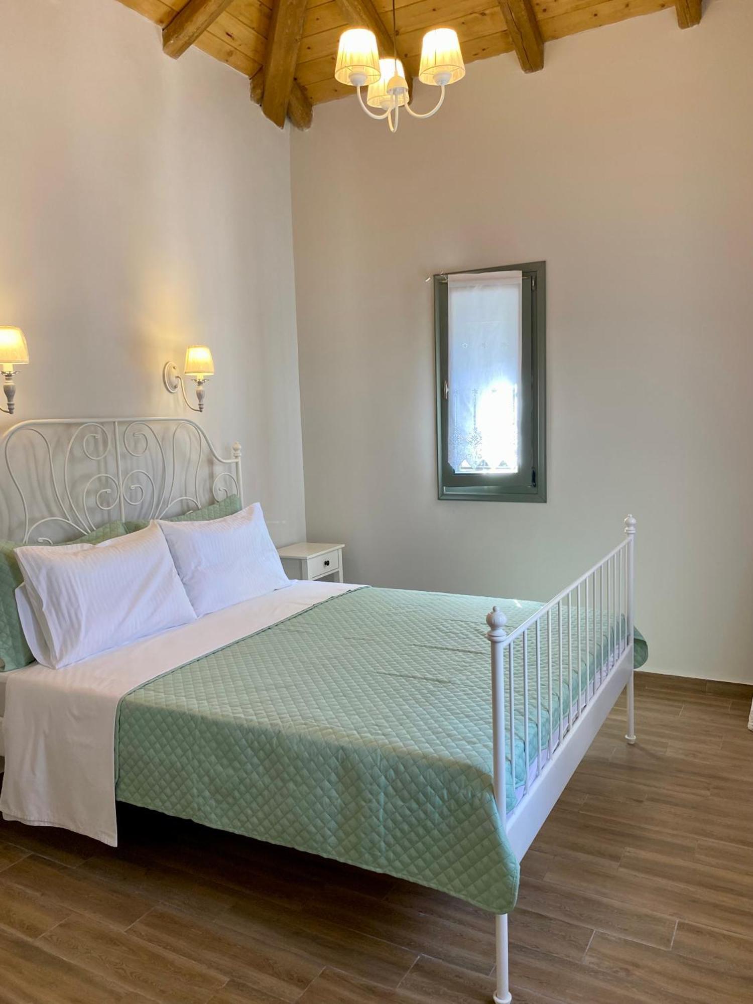 Oneiropetra Luxury House
