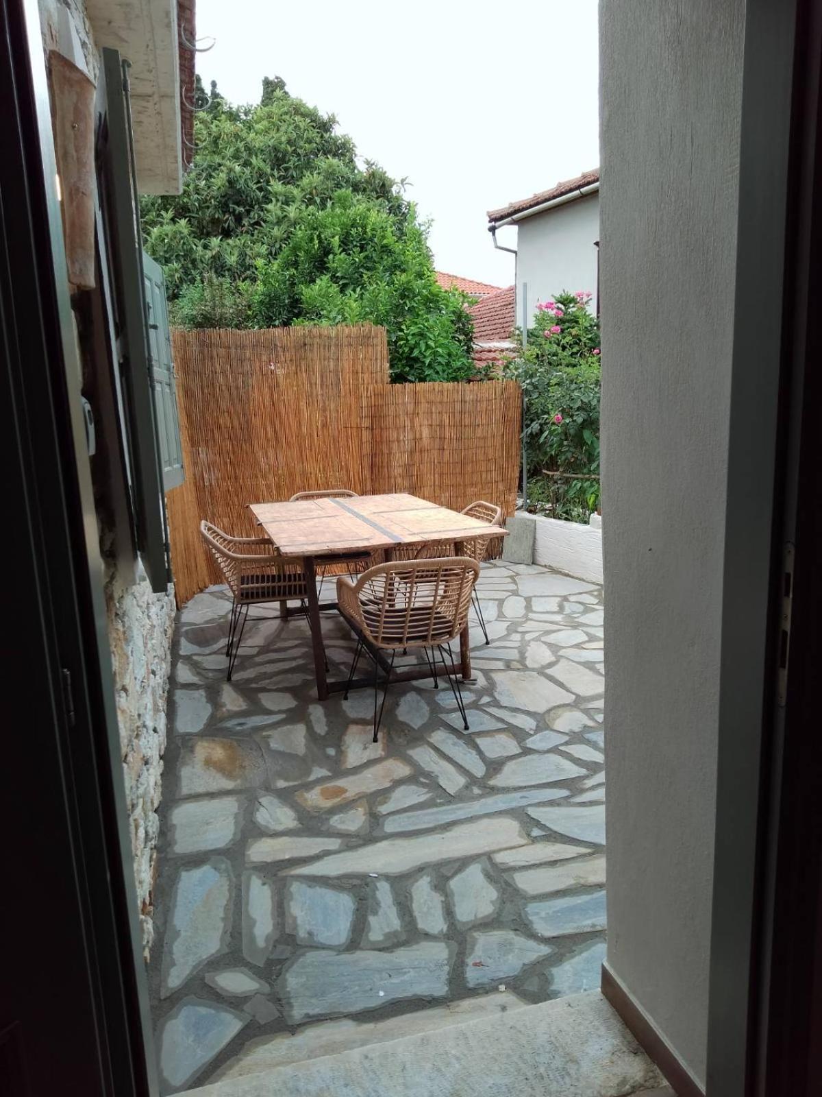 Oneiropetra Luxury House