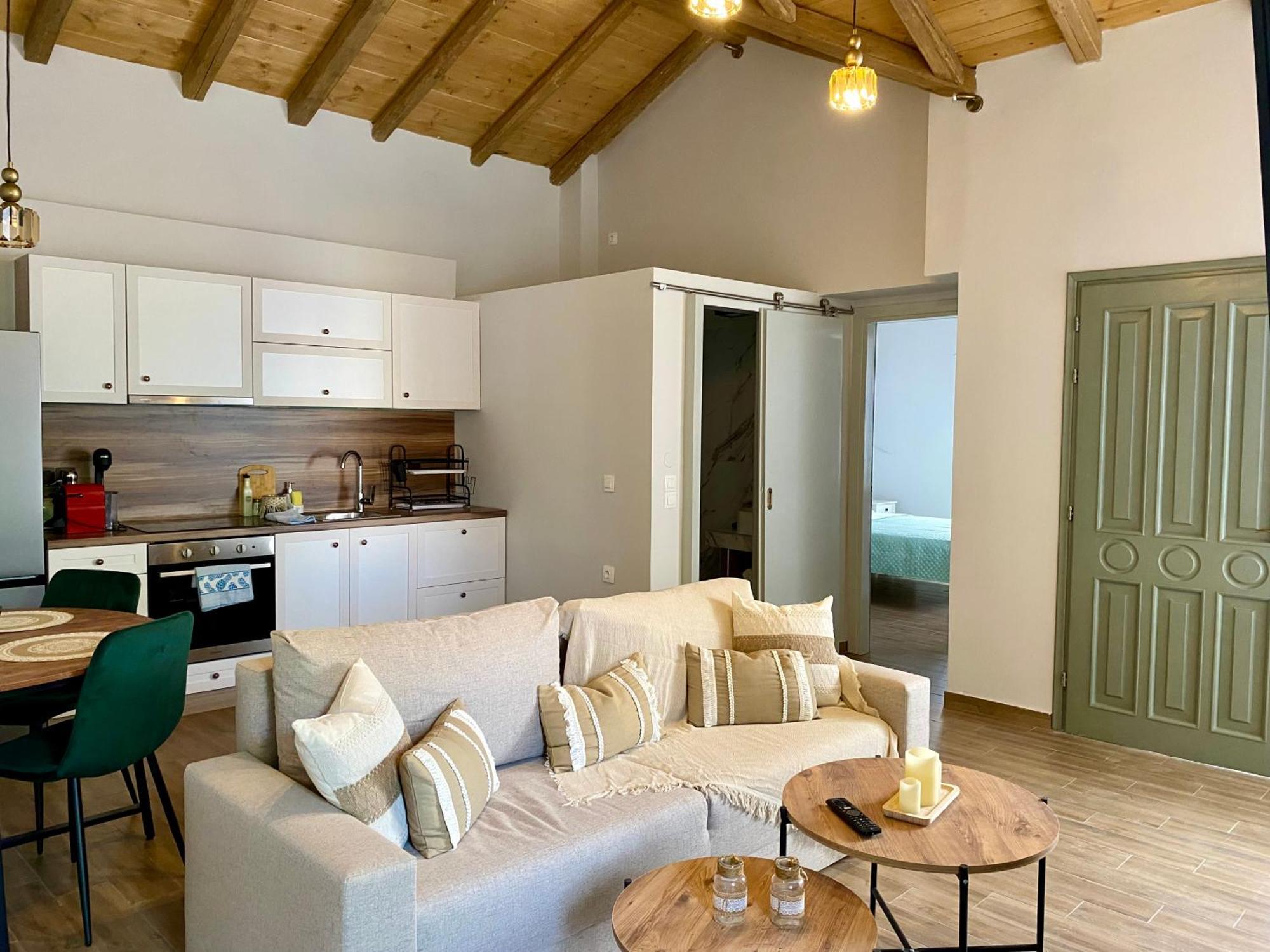 Oneiropetra Luxury House