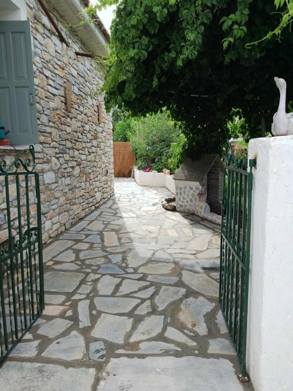 Oneiropetra Luxury House